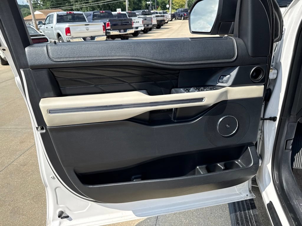 Used 2018 Ford Expedition Max Platinum AWD/4WD image 27