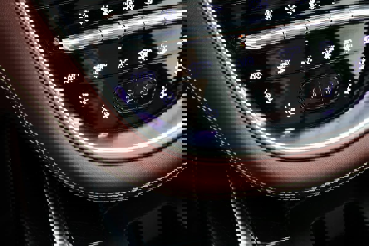 Used 2021 Aston Martin DBX image 9