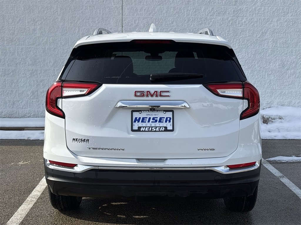 Used 2024 GMC Terrain SLT image 12