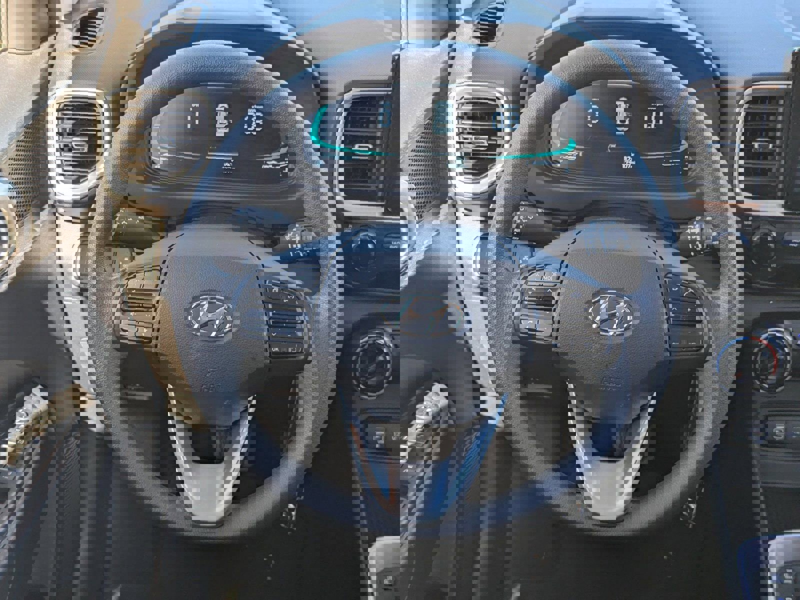 Used 2025 Hyundai Venue SE image 19