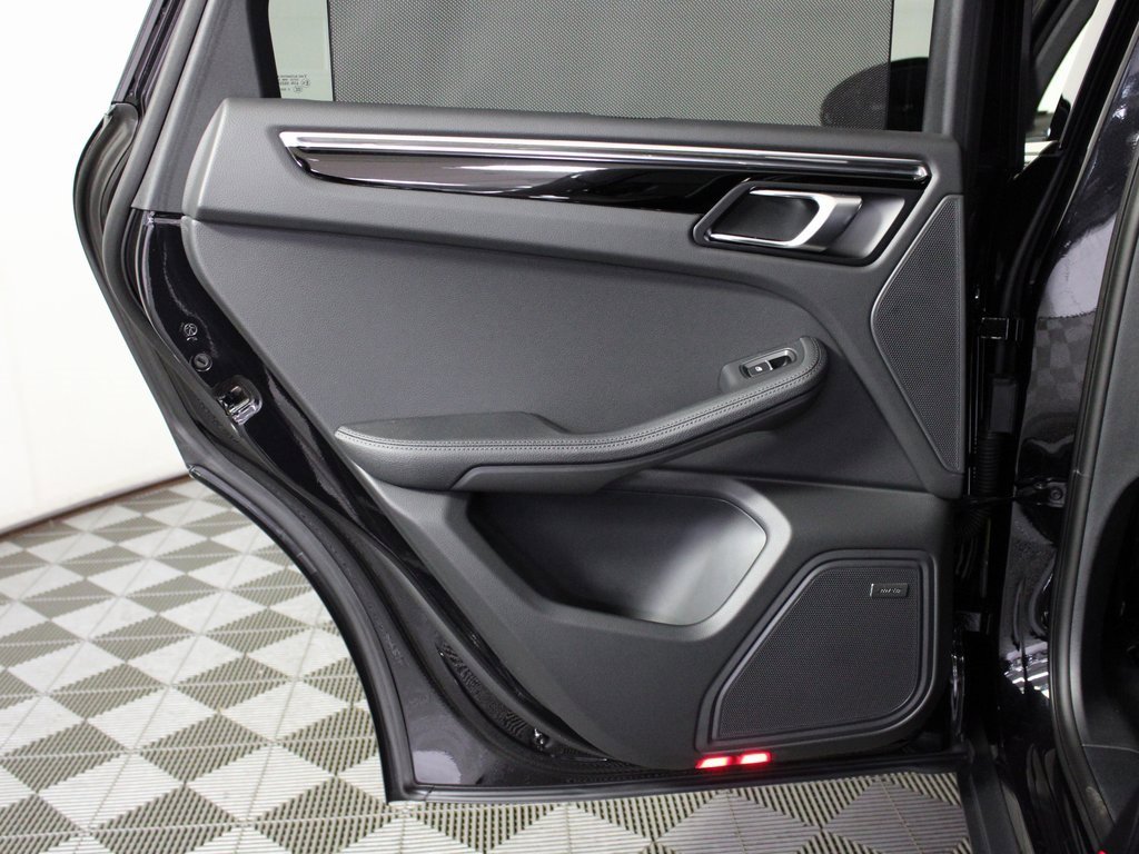 New 2026 Porsche Macan image 32