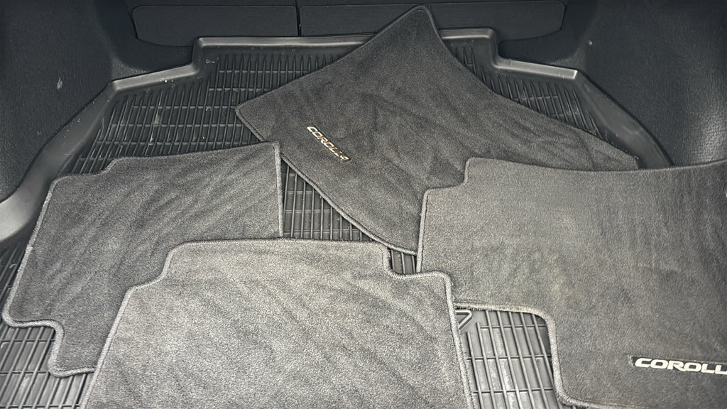 Used 2022 Toyota Corolla LE w/ Carpet Mat Package (TMS) FWD image 27