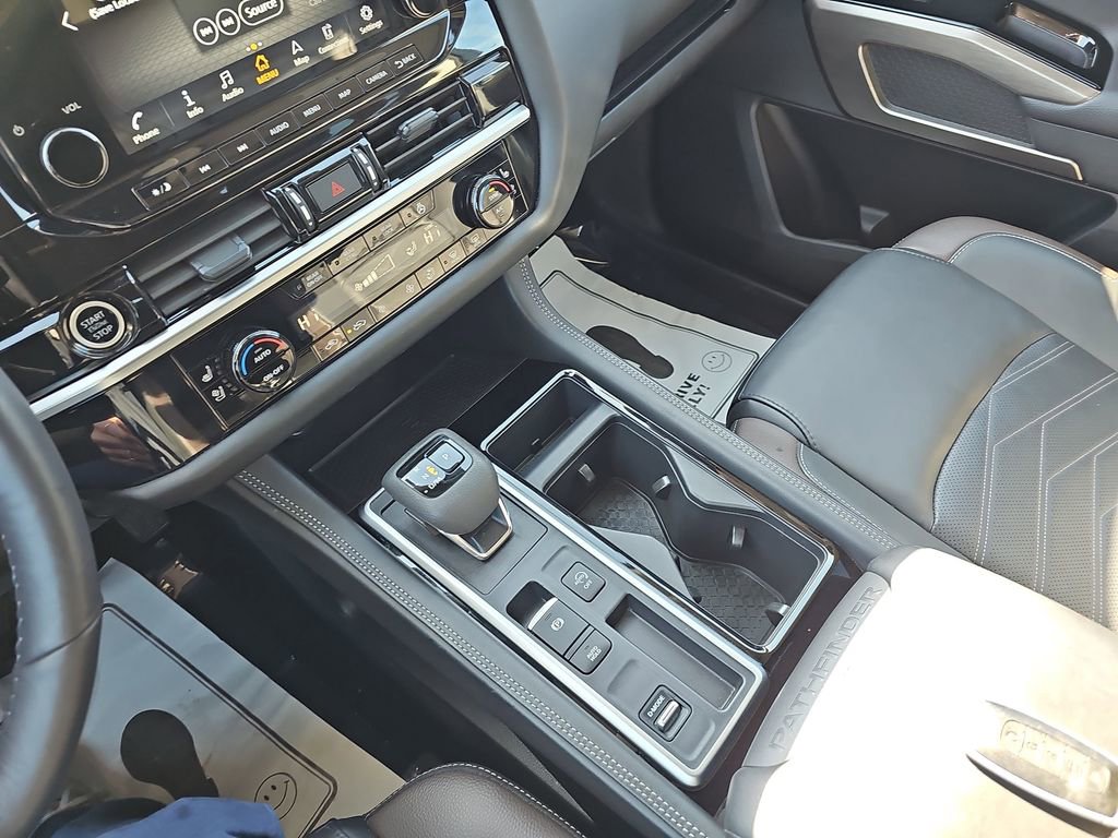 Used 2024 Nissan Pathfinder Platinum w/ Cargo Package image 30