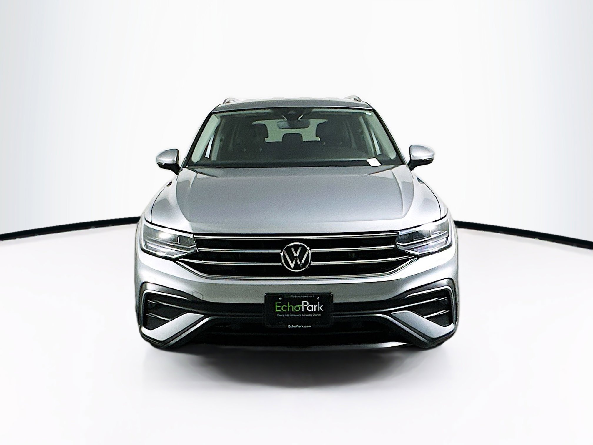 Used 2023 Volkswagen Tiguan SE image 2
