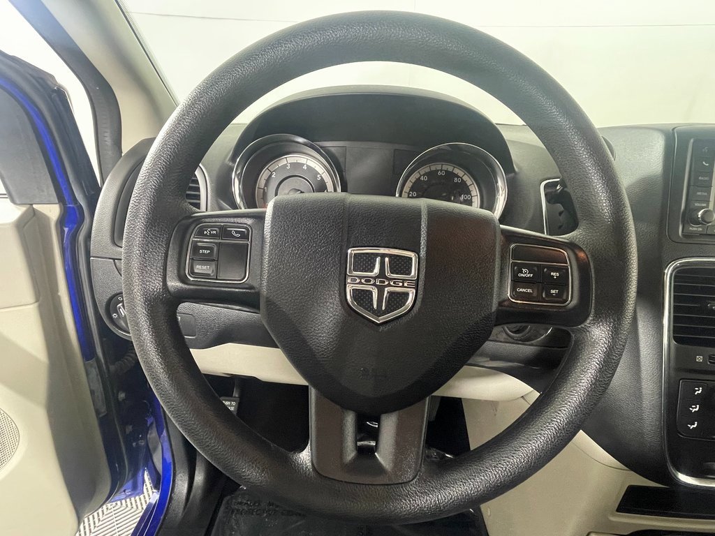 Used 2018 Dodge Grand Caravan SE w/ UConnect Hands-Free Group image 16