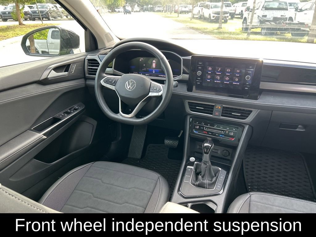 Certified 2025 Volkswagen Taos SE image 9