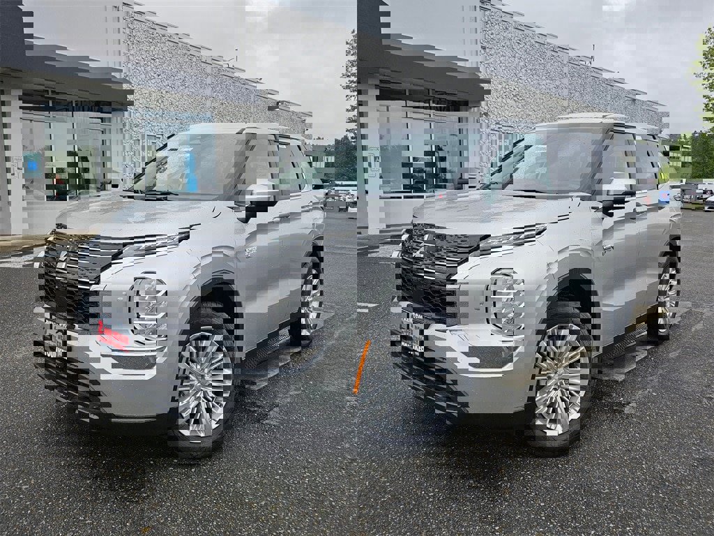 New 2025 Mitsubishi Outlander ES
