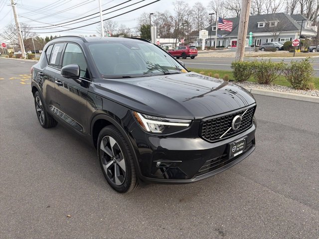Certified 2025 Volvo XC40 B5 Plus image 7