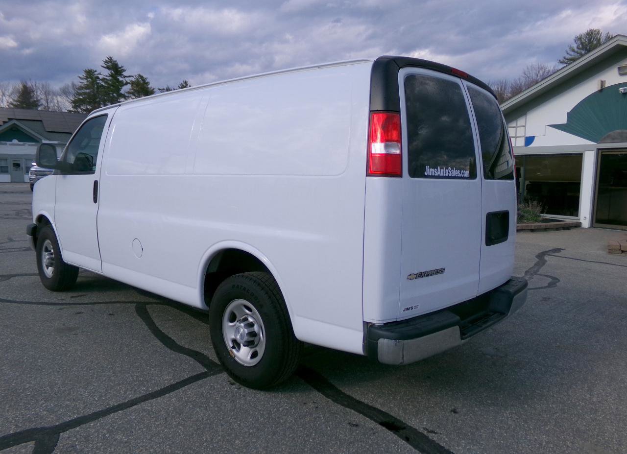 Used 2018 Chevrolet Express 2500 w/ Driver Convenience Package RWD image 9