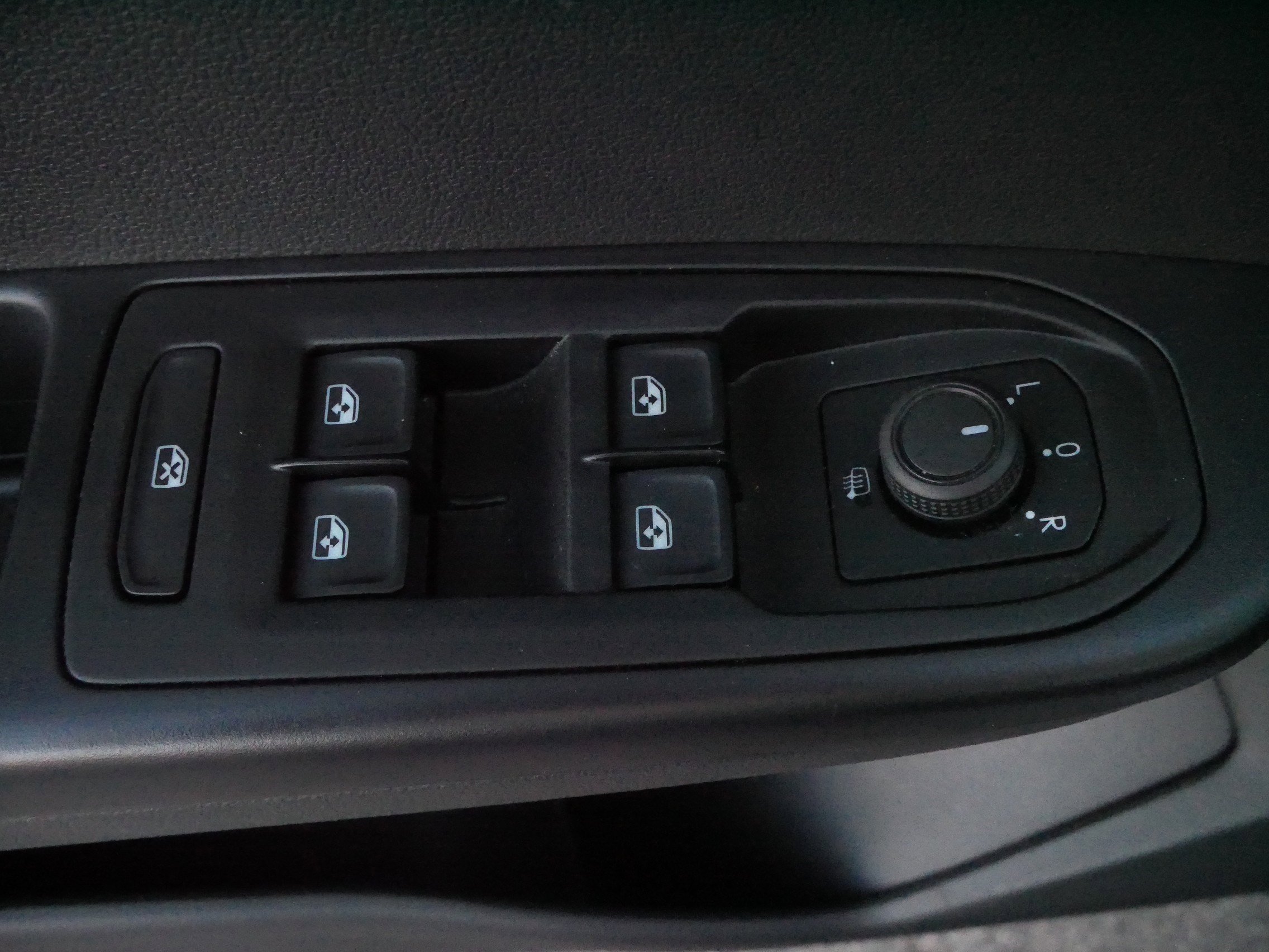 Certified 2024 Volkswagen Taos SE w/ Panoramic Sunroof Package image 19