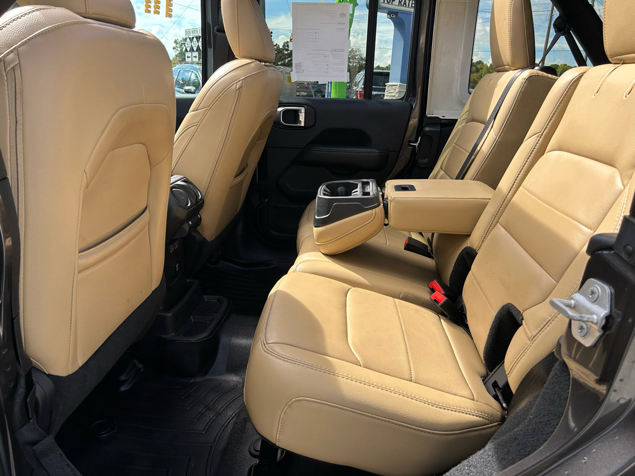 Used 2019 Jeep Wrangler Unlimited Sahara image 11