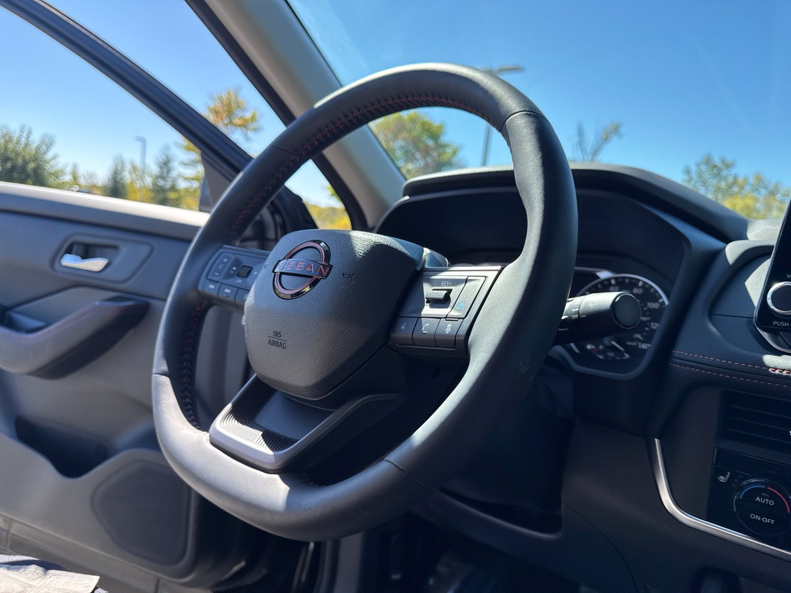Used 2026 Nissan Rogue SV AWD/4WD image 17