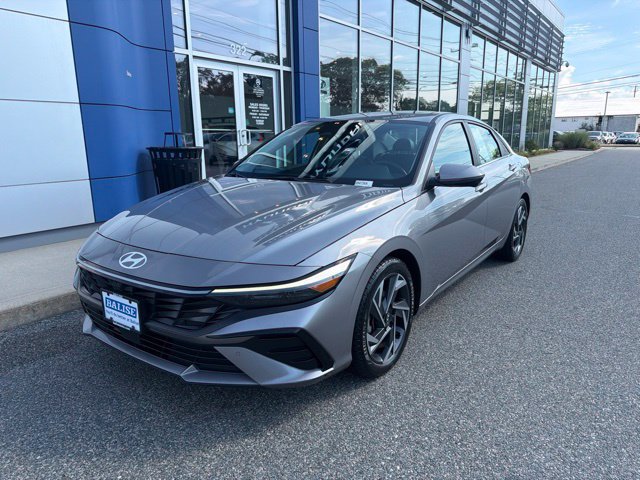 Used 2024 Hyundai Elantra Limited FWD image 3