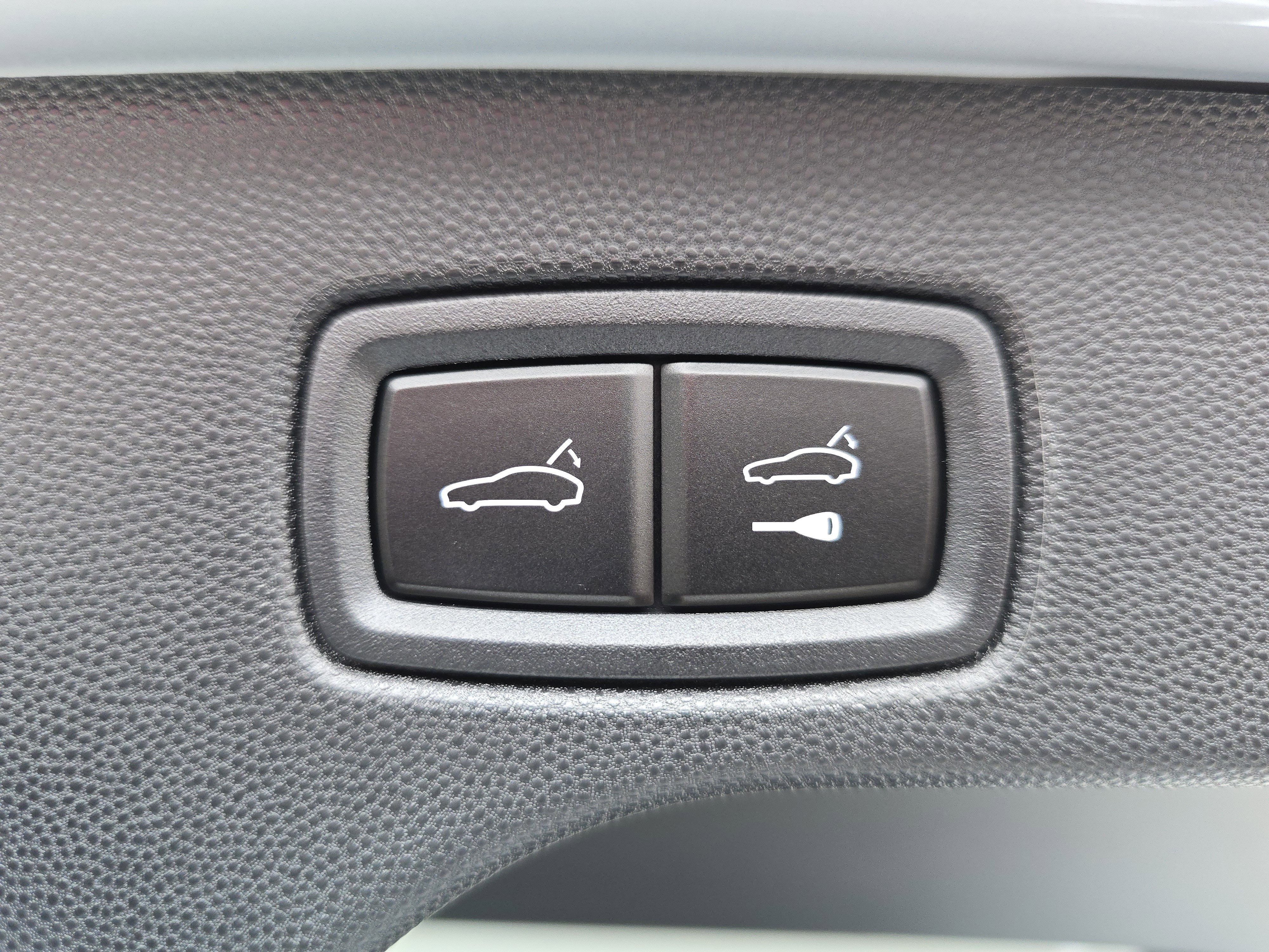 New 2026 Porsche Macan 4 Electric image 16