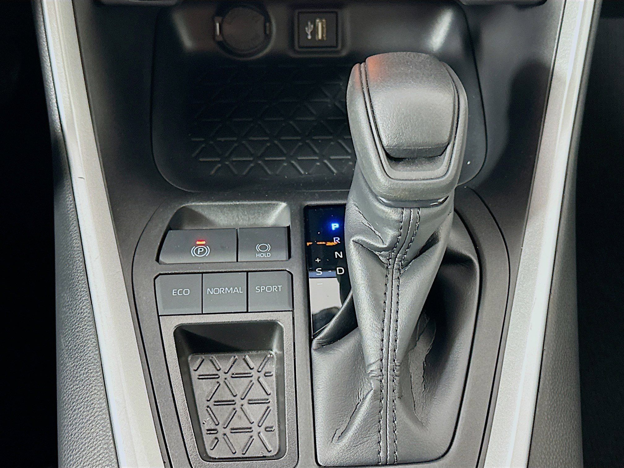 Used 2025 Toyota RAV4 XLE image 24