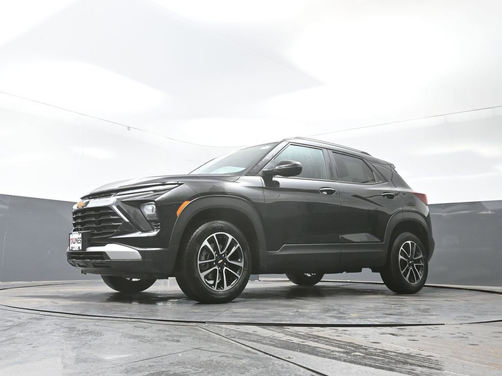 Used 2025 Chevrolet TrailBlazer LT w/ Driver Confidence Package image 55