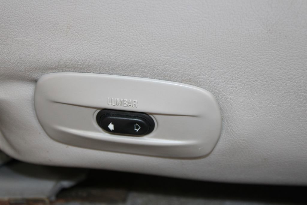 Used 2002 Lincoln Town Car Executive image 19