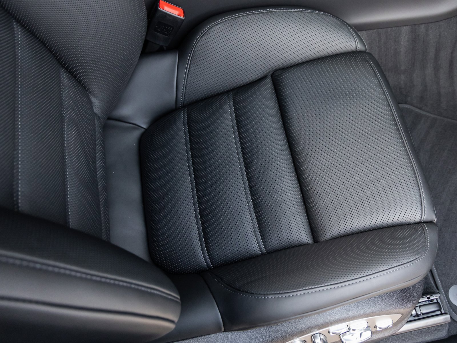 New 2026 Porsche Macan image 46