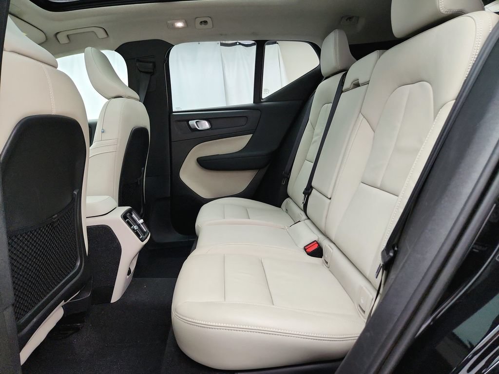 Used 2023 Volvo XC40 B5 Plus AWD/4WD image 28