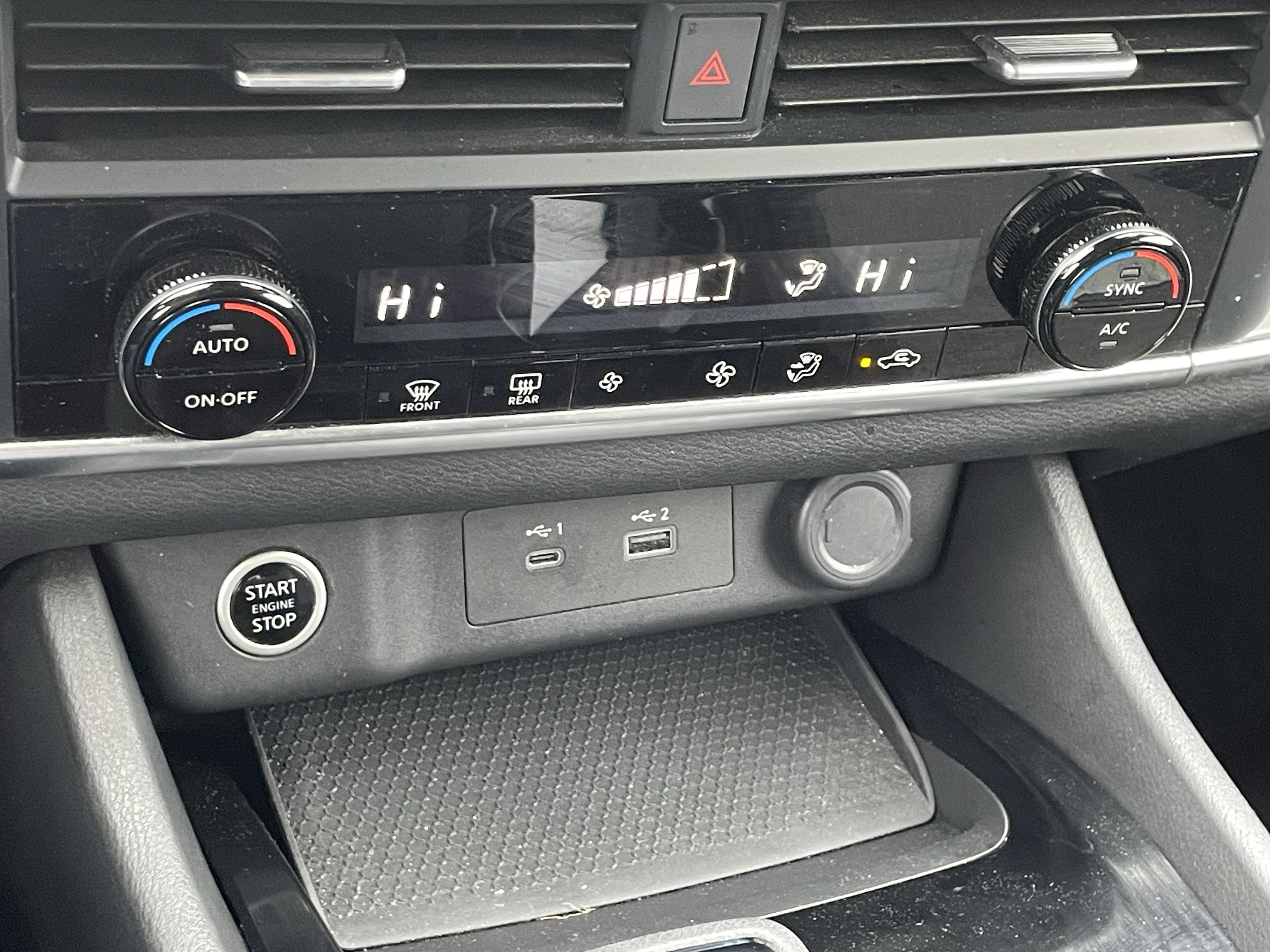 Used 2023 Nissan Rogue SV image 25