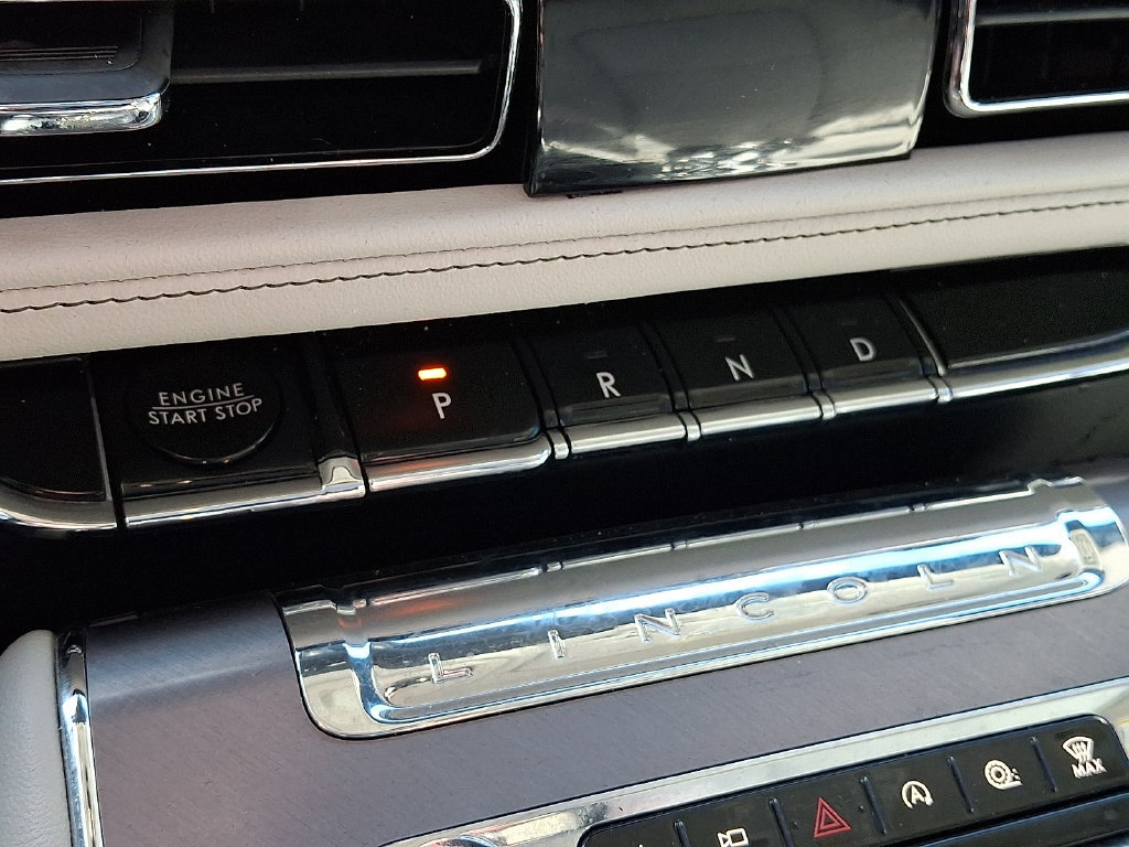 Used 2025 Lincoln Aviator AWD image 18