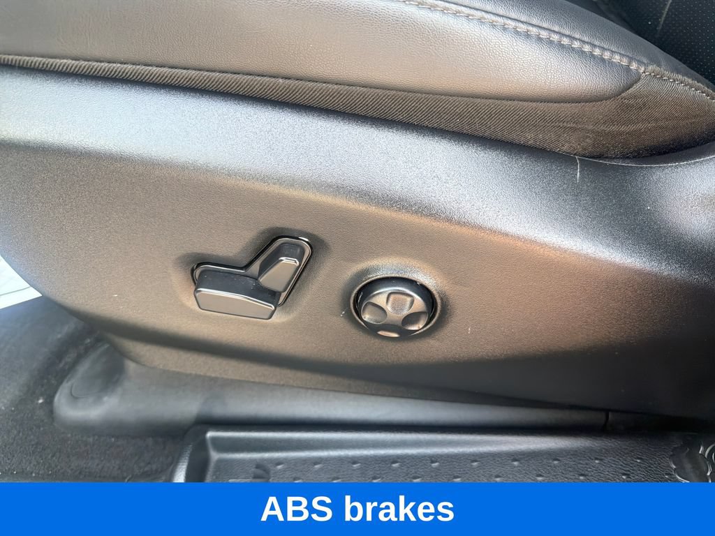 Used 2025 Chrysler Pacifica Select FWD image 13