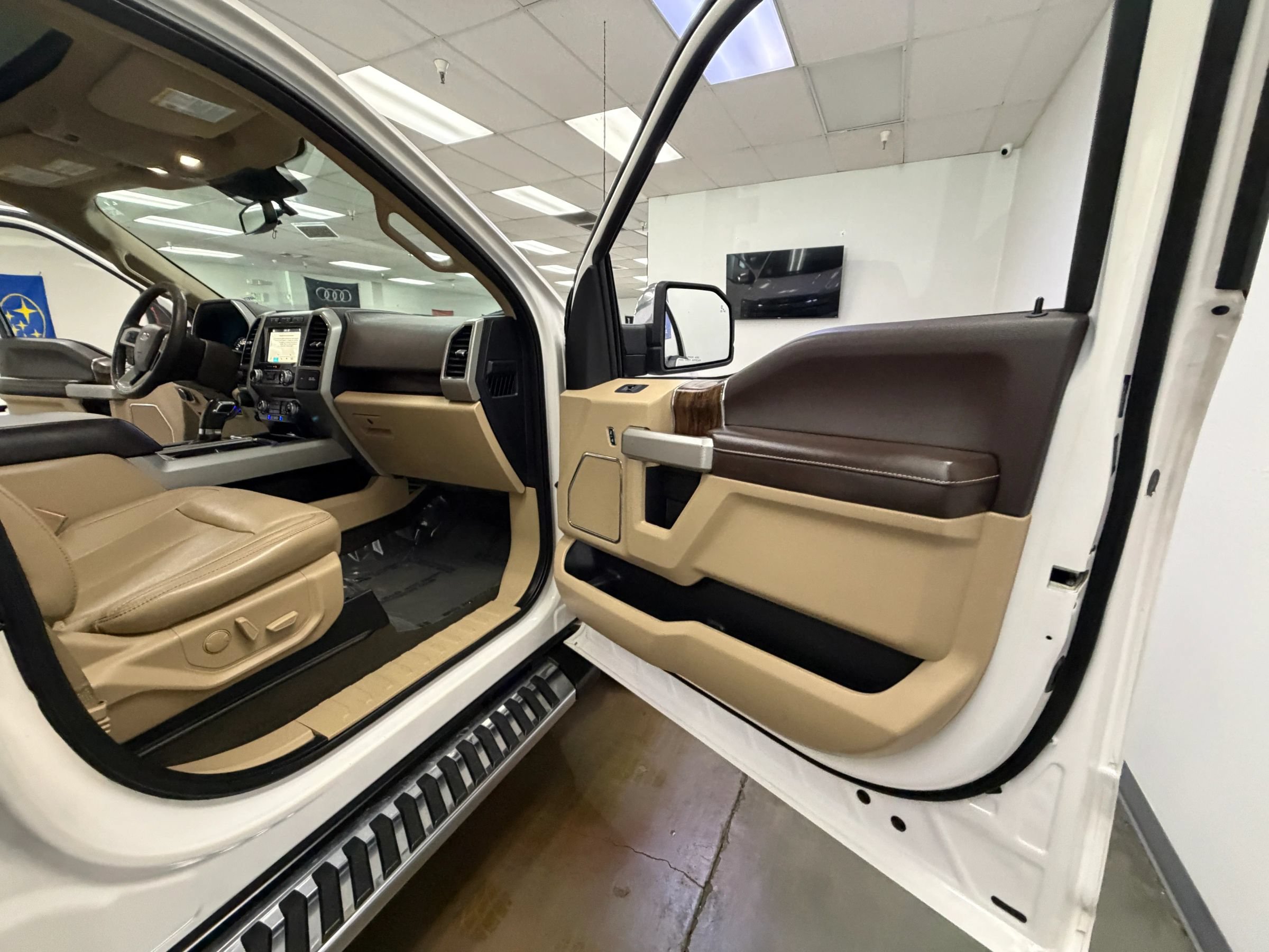 Used 2019 Ford F150 Lariat w/ Equipment Group 502A Luxury AWD/4WD image 29