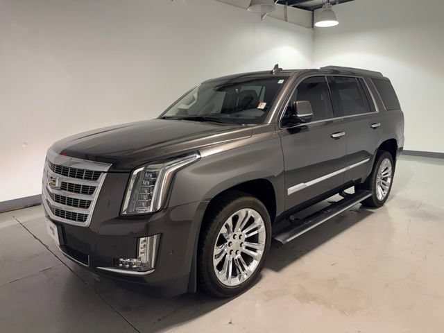 Used 2020 Cadillac Escalade Premium Luxury w/ LPO, Radiant Package AWD/4WD image 3