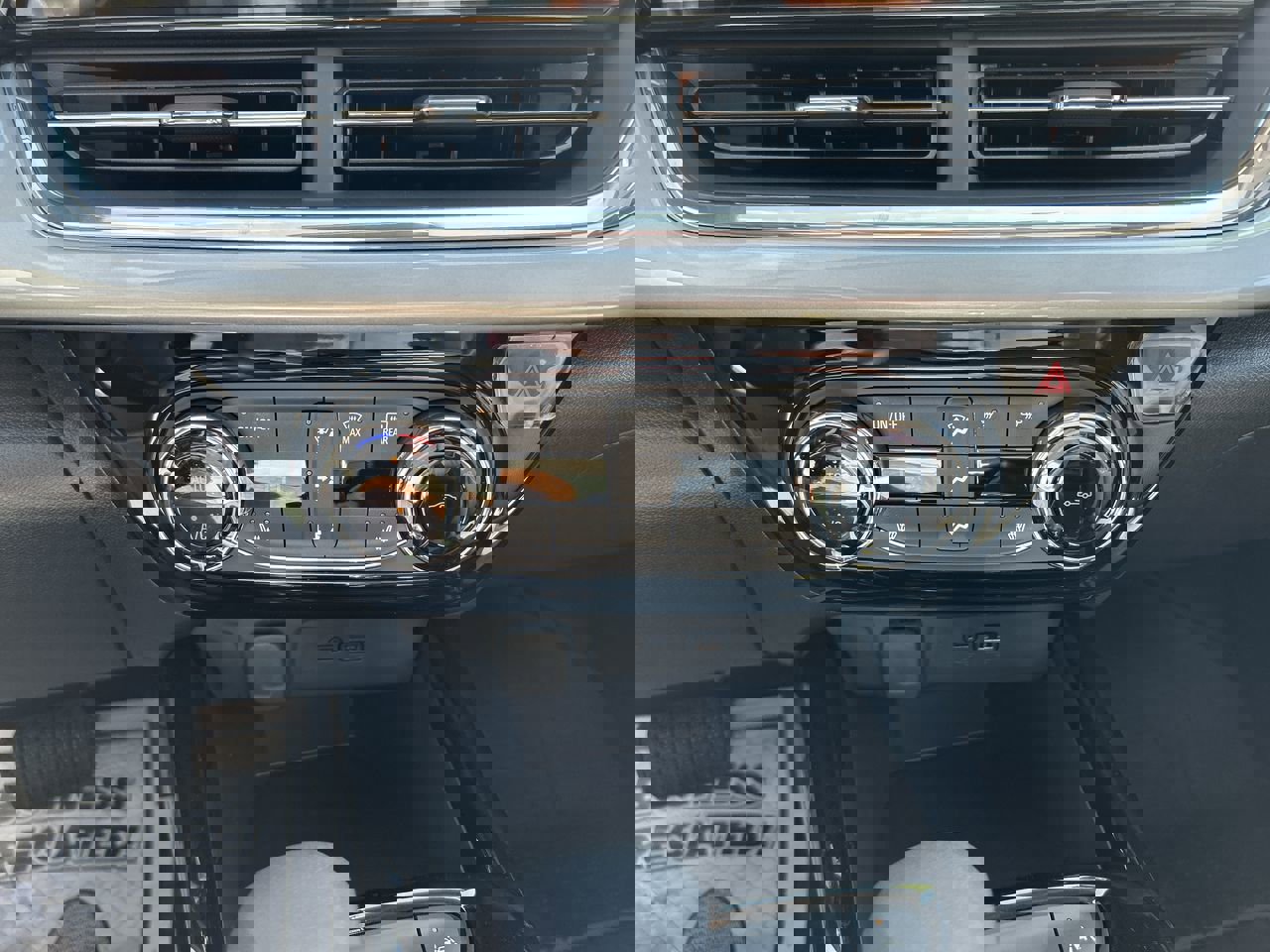 New 2025 Chevrolet Trax LT w/ Driver Confidence Package image 28