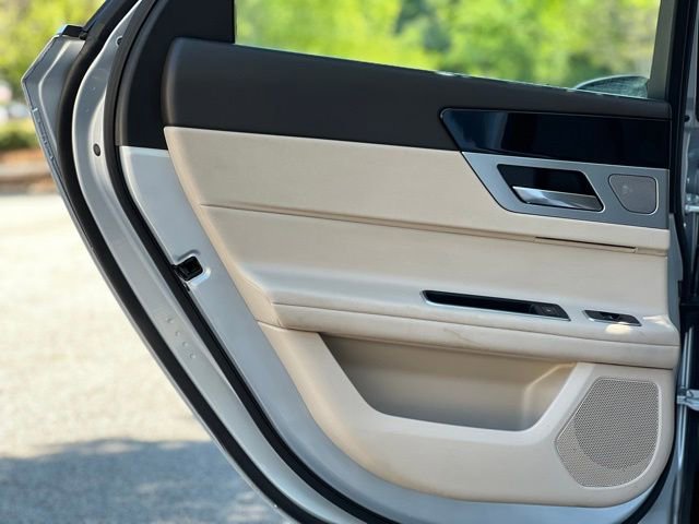 Used 2019 Jaguar XF Premium RWD image 14