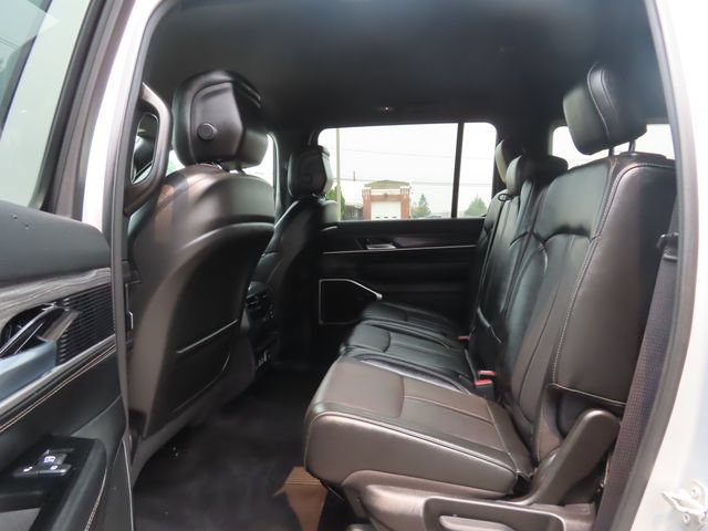 Used 2023 Jeep Wagoneer L Series II AWD/4WD image 21