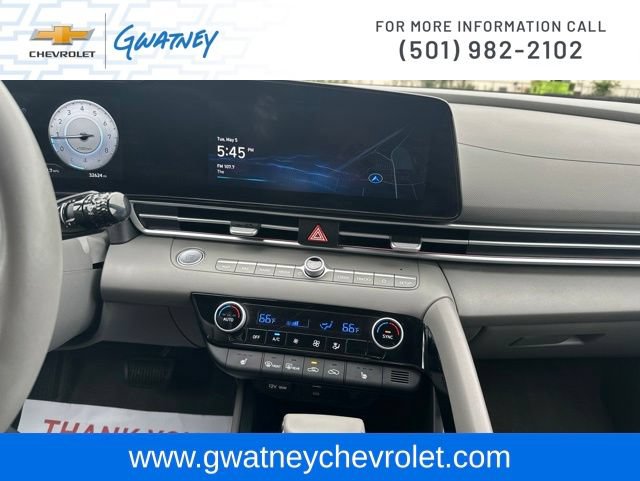 Used 2025 Hyundai Elantra SEL FWD image 17