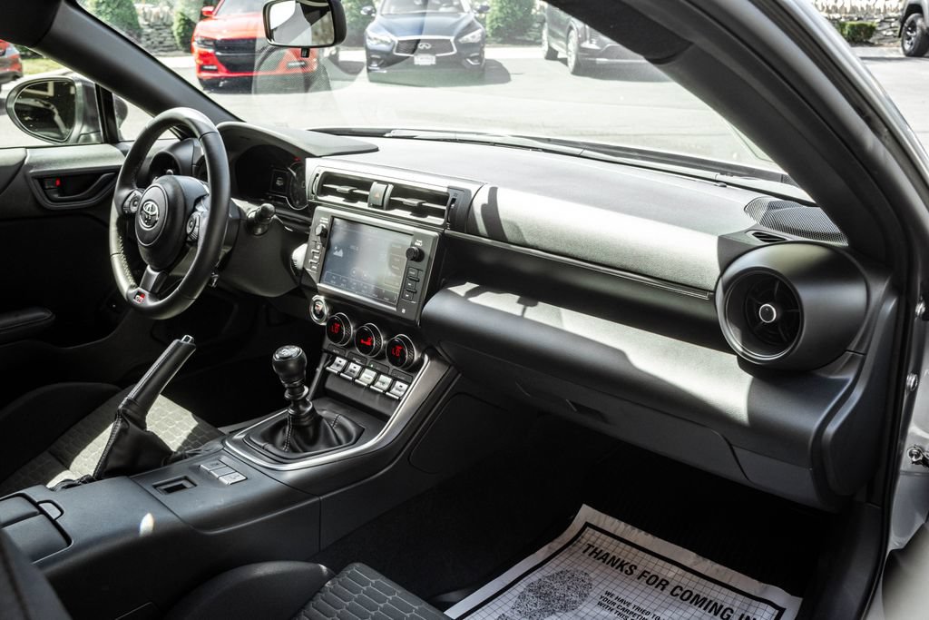 Used 2025 Toyota GR86 RWD image 13