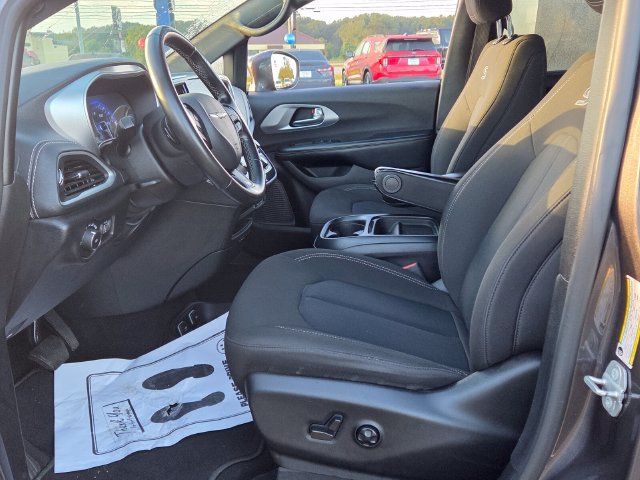 Used 2021 Chrysler Pacifica Touring w/ S Appearance Package FWD image 12