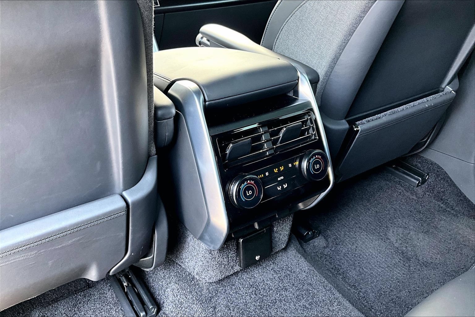 Certified 2023 Land Rover Range Rover SV AWD/4WD image 33
