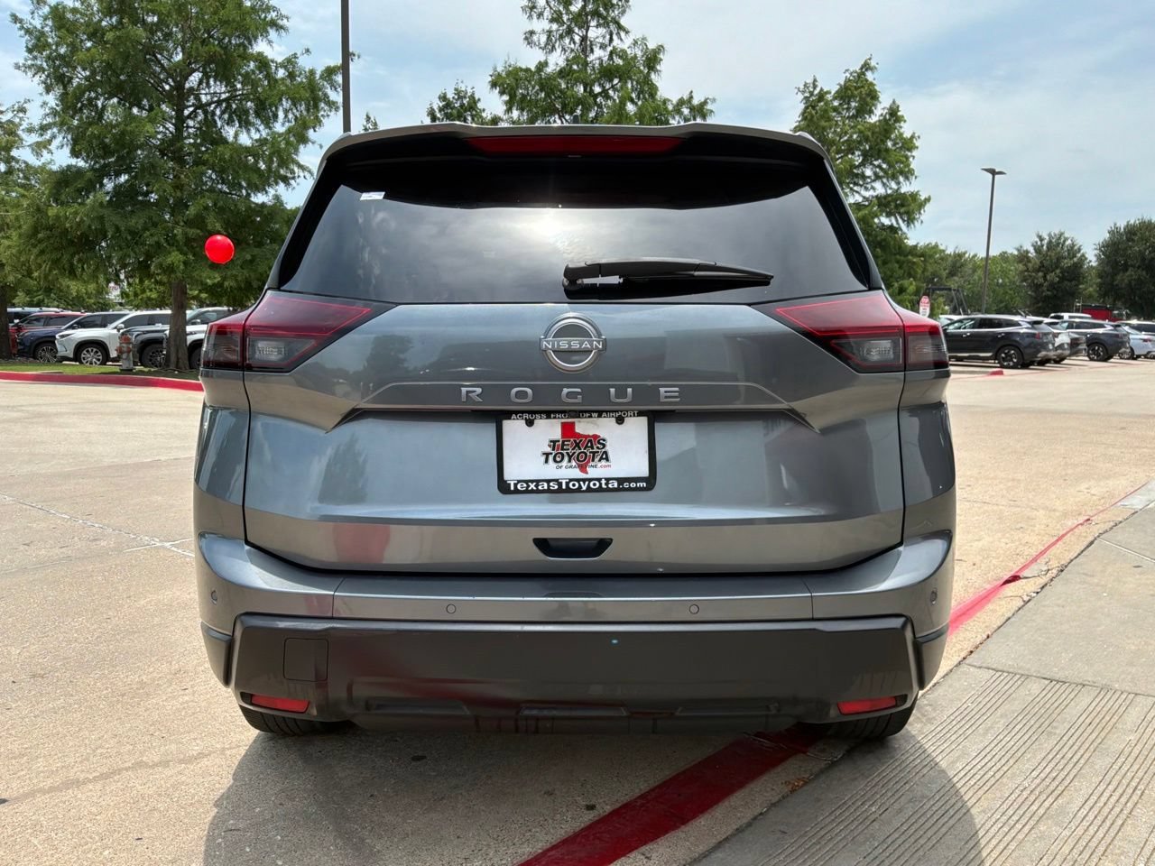 Used 2025 Nissan Rogue SV FWD image 7