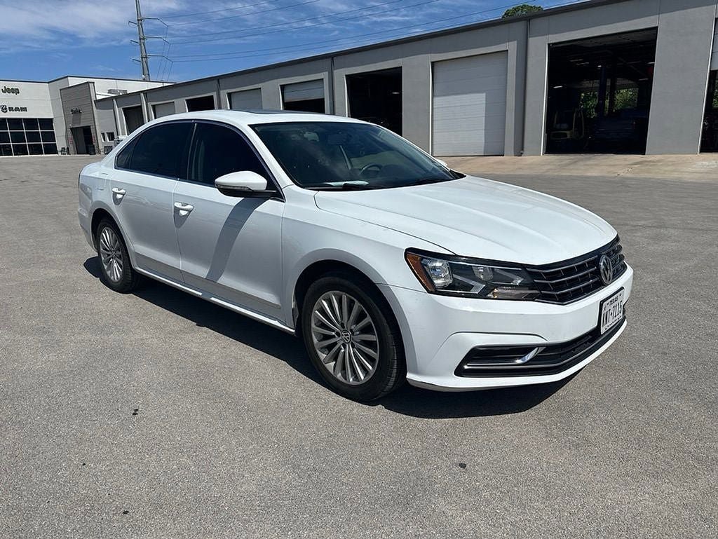 Used 2016 Volkswagen Passat 1.8T SE FWD image 3