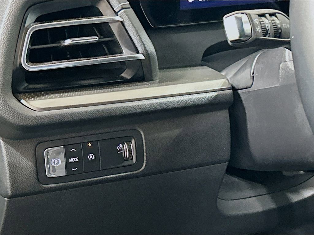 Used 2024 Chevrolet Traverse LT image 8