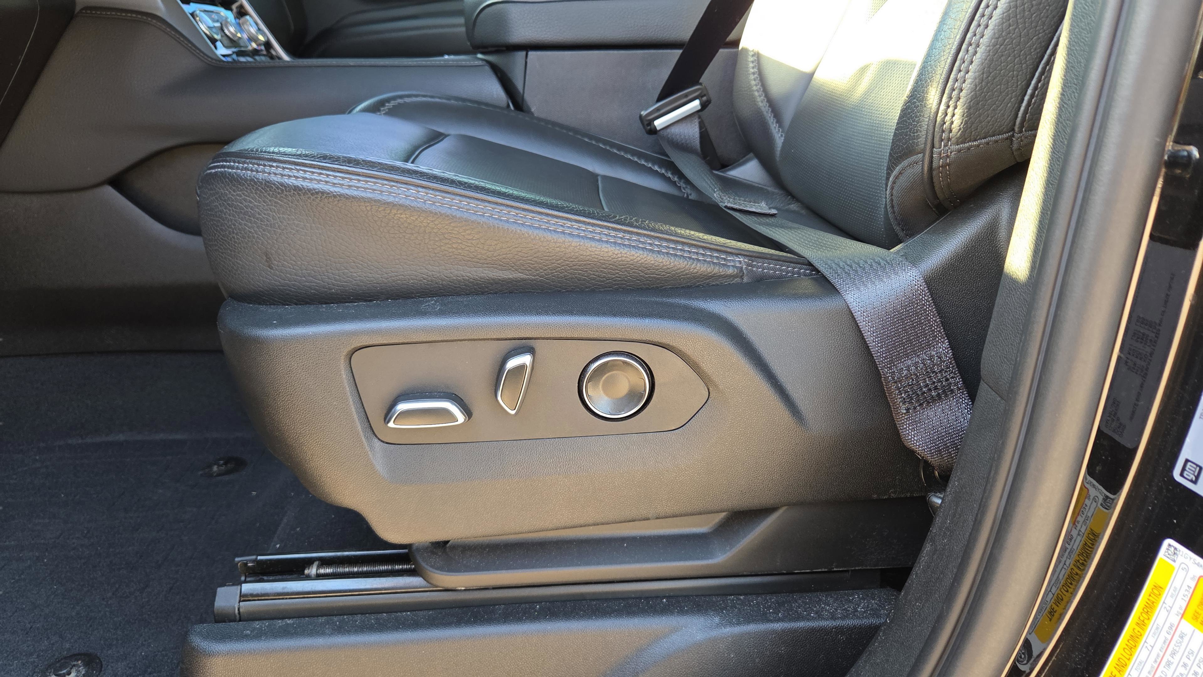 Used 2023 GMC Yukon XL Denali w/ Denali Reserve Package image 18