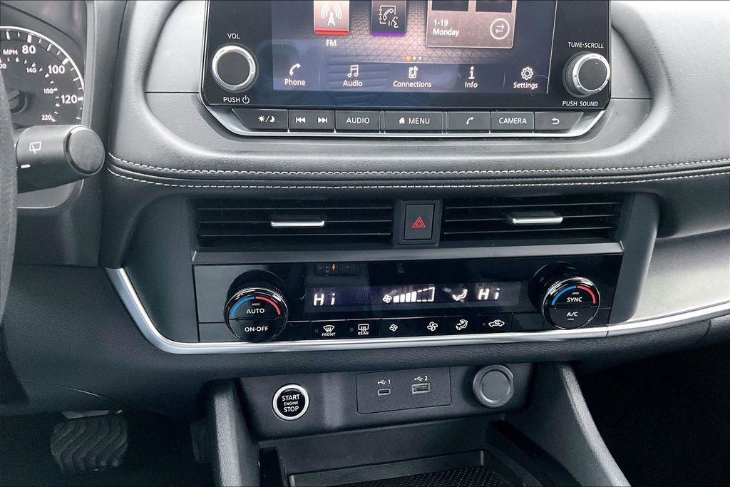 Used 2023 Nissan Rogue SV image 30