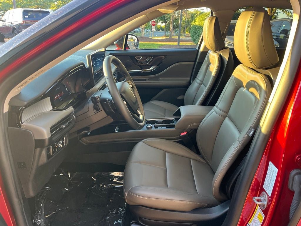 Certified 2025 Lincoln Corsair AWD image 24