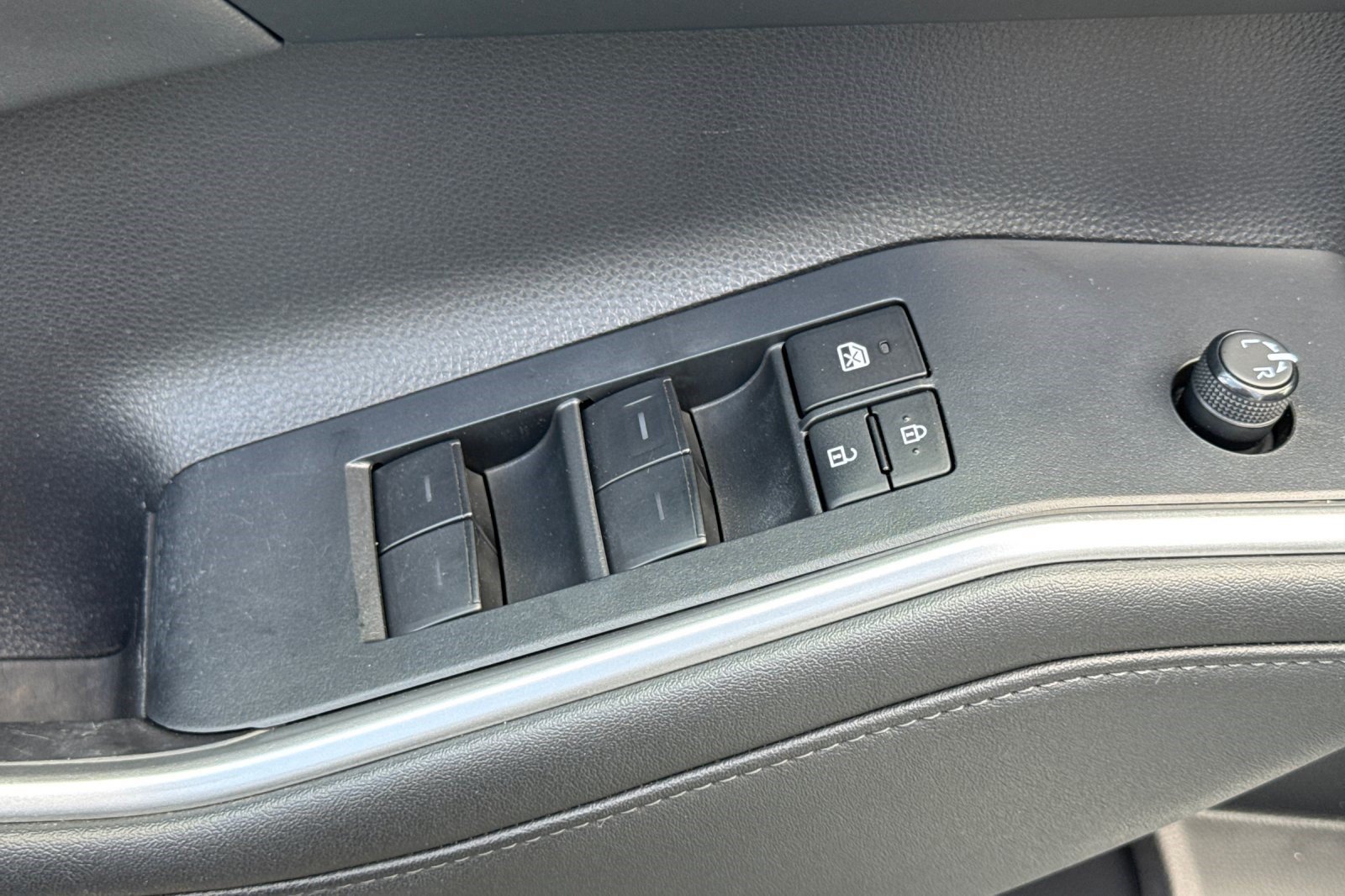 Used 2022 Toyota Highlander XLE AWD/4WD image 13