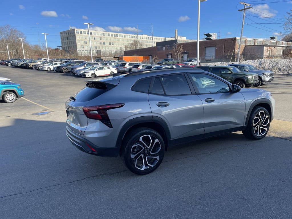 Used 2025 Chevrolet Trax RS w/ Sunroof Package image 8