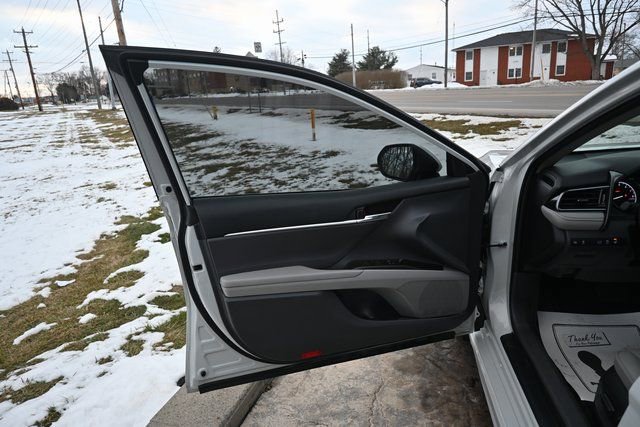 Used 2022 Toyota Camry SE w/ Cold Weather Package image 25