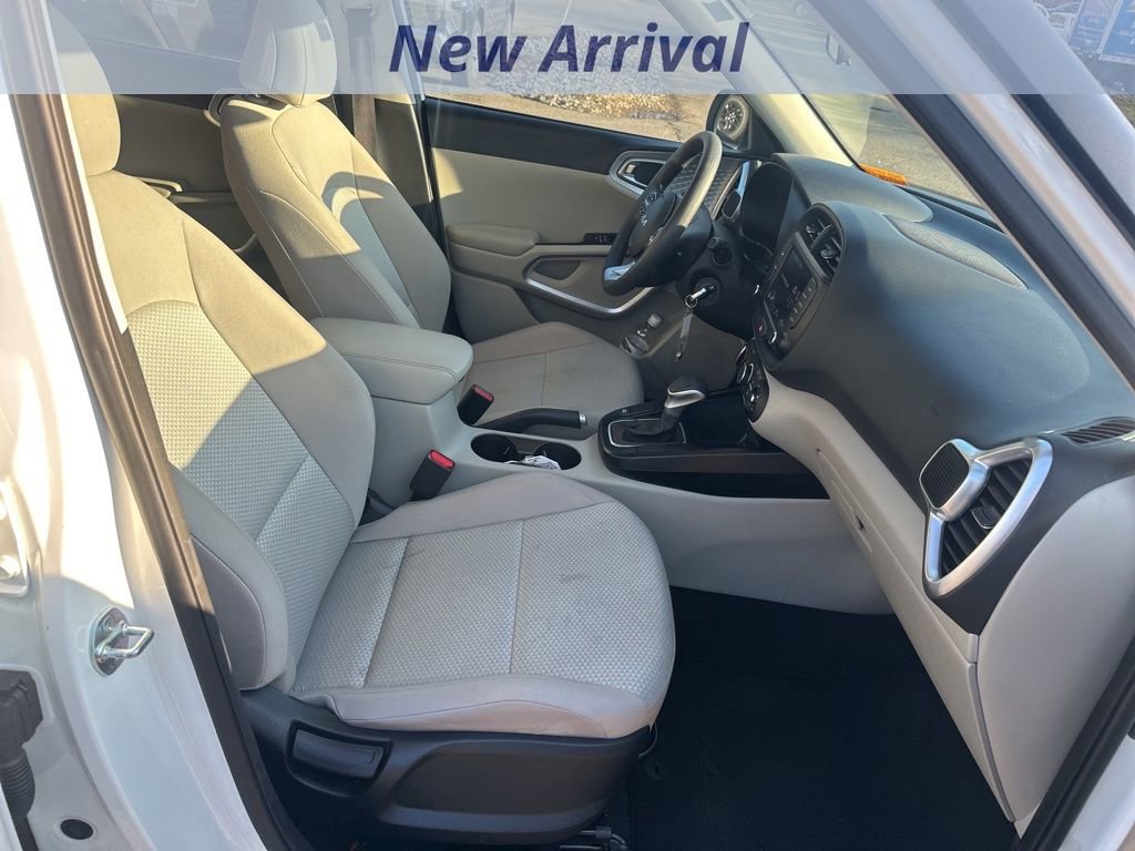 Used 2025 Kia Soul LX w/ LX Technology Package image 8