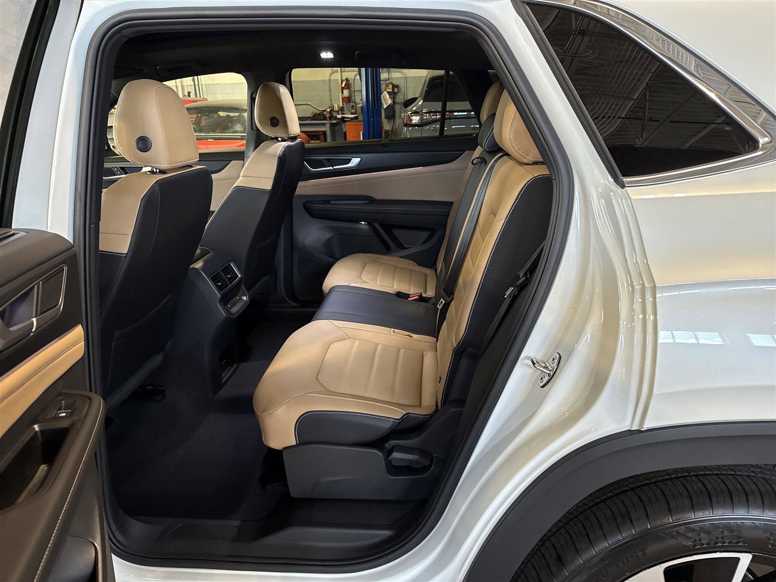 New 2025 Volkswagen Atlas Cross Sport SEL image 28