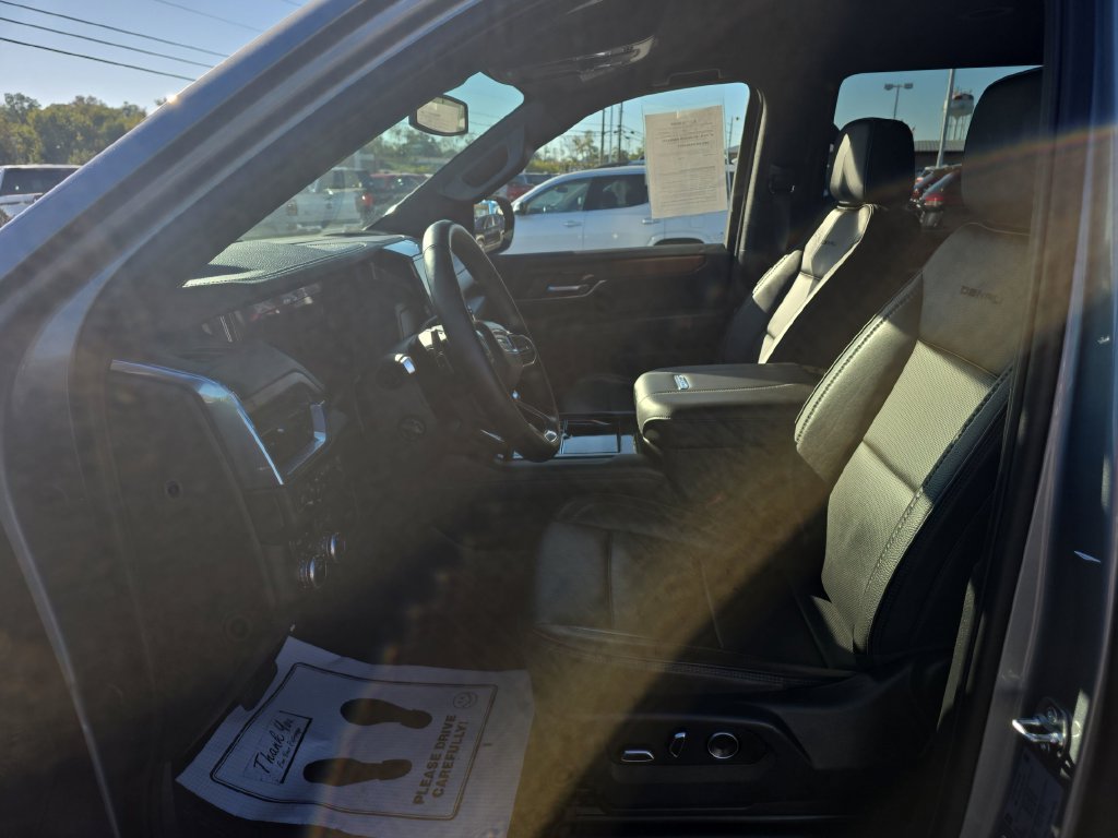 Used 2025 GMC Yukon Denali AWD/4WD image 29