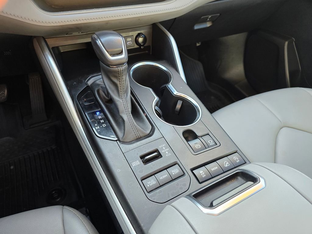 Used 2022 Toyota Highlander XLE image 24