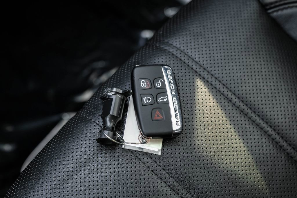 Used 2017 Land Rover Range Rover Supercharged image 57