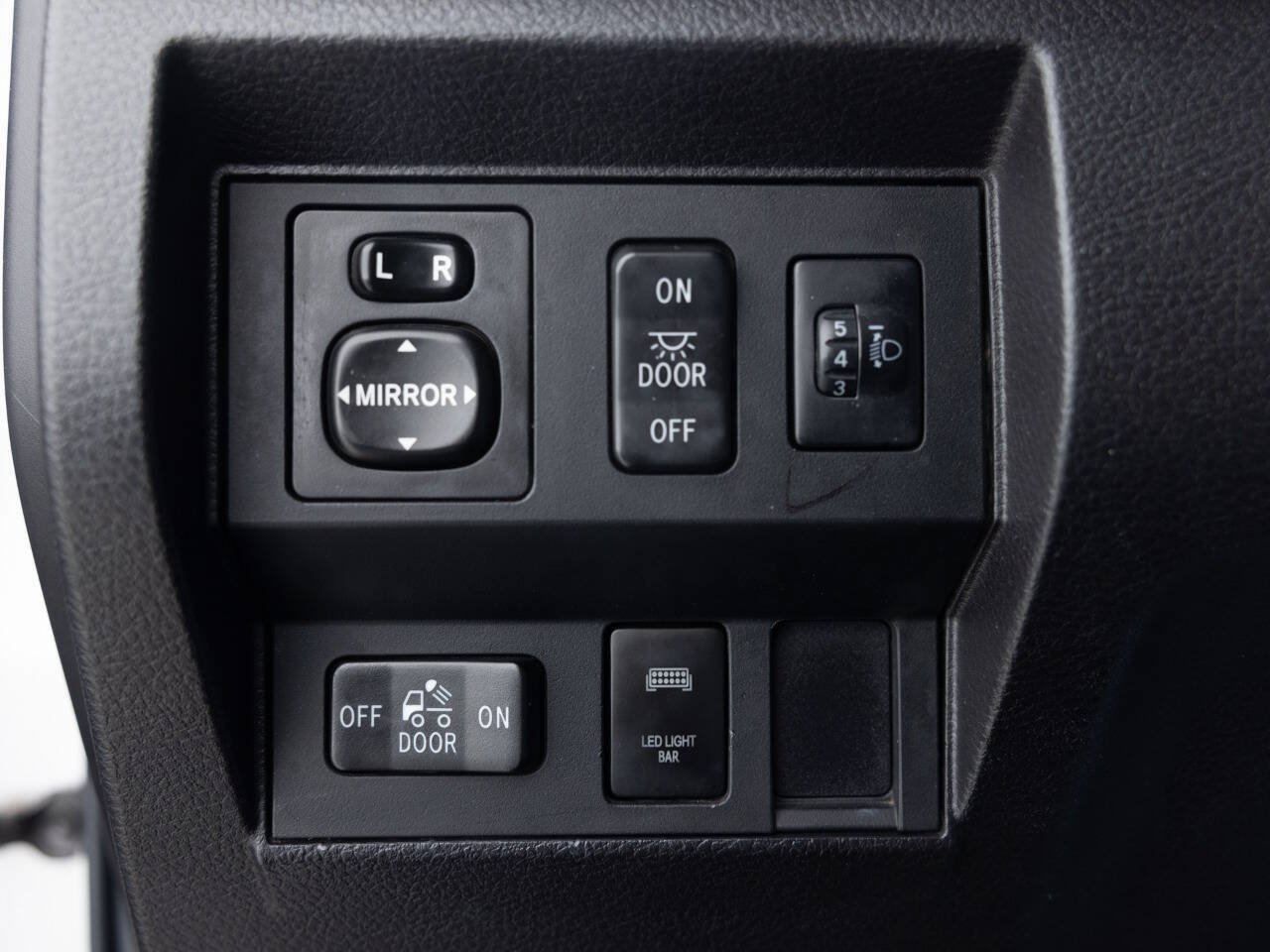 Used 2015 Toyota Tundra SR5 w/ SR5 Upgrade Package RWD image 40
